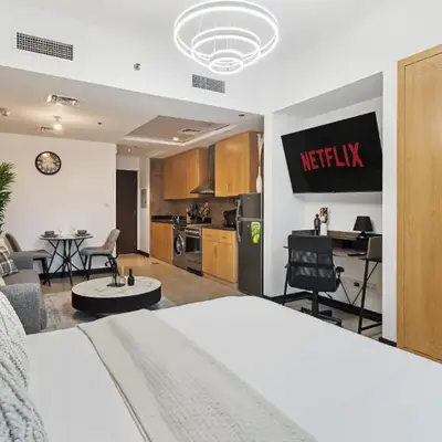 Chic Studio in Goldcrest Views