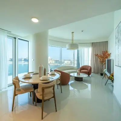 Homes Beyond l 2BR Panoramic Skyline & Sea View