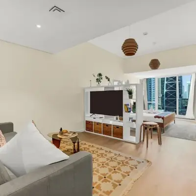 Waves - Modern Studio with Stunning Lake Views in JLT