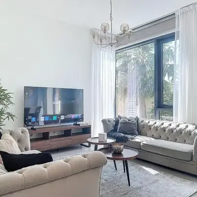 Modern Five Bedroom Villa with BBQ and Garden