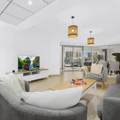 FIRST CLASS 1BR Inviting Marina Views