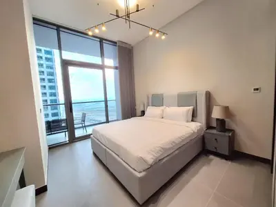 Gallery image of Jumeirah Lake Towers Stunning lake view Apartment MBL Royal Managed by SunnyHomes in Dubai
