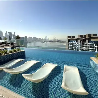 Palm Jumeirah Beachfront apartment with Amazing Infinity Pool and private beach