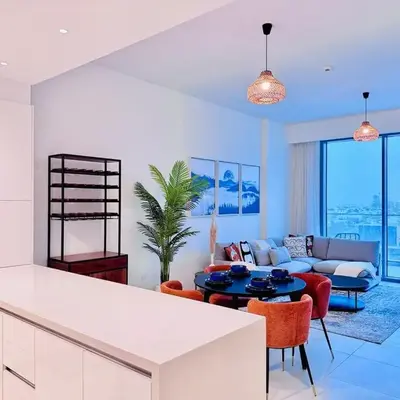 Canal Front - Luxury 2BR Stay in Al Wasl