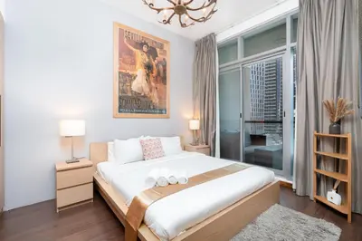 a bedroom with a large bed and a large window at Vacay Lettings - Stylish 1 Bedroom Apartment with Marina View, Dubai Marina in Dubai