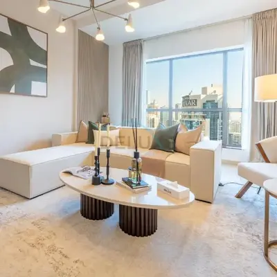 Close to Major Landmarks 3BR and Assistant Room with Marina Views