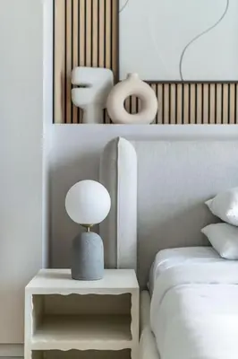 a lamp on a table next to a bed at GuestReady - Luxe Residence in Dubai Marina in Dubai