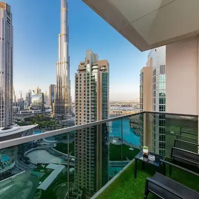 Luxury Apartment with Burj Khalifa Views - 5-Min Walk to Dubai Mall - Newly Upgraded - 10 people - Near Dubai Opera