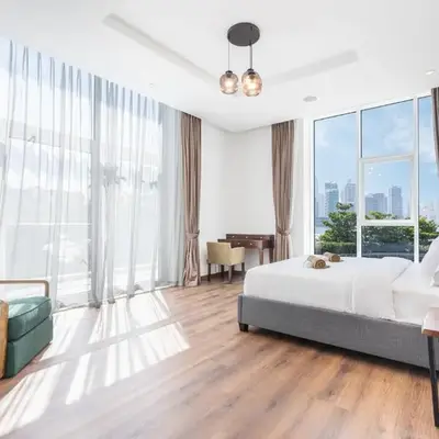 Palm Home next to Nakheel Mall with Private Beach