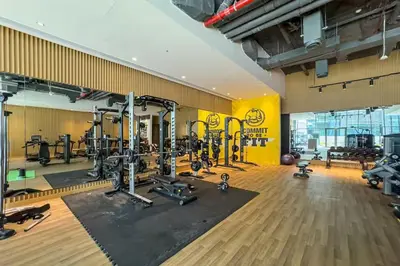 a gym with lots of equipment in a room at High-floor 1 Bedroom by Seven Apartments Palm Jumeirah in Dubai