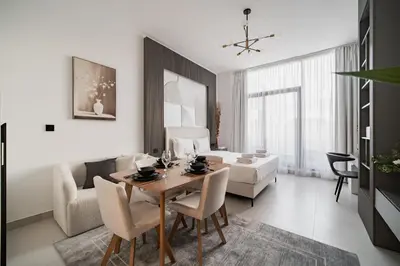 Gallery image of SettlerHomes - Chic Top-Floor Studio Near Metro Link in Dubai