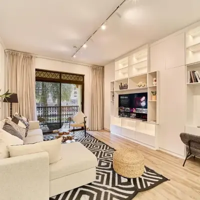 Luxury 1BR in Zaafran With Stunning Burj Khalifa View