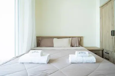 a bedroom with a bed with two white towels on it at 2BR Spacious Pearl with Stunning City Views - Holiday Boulevard in Dubai