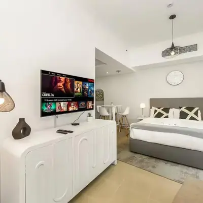 Bay Central Modern Studio