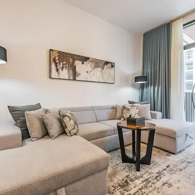 Modern & Luxury 1BR -Pool View - Kensington Waters