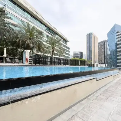 Luxurious 2 Bed Waterfront Living at Marina Quays