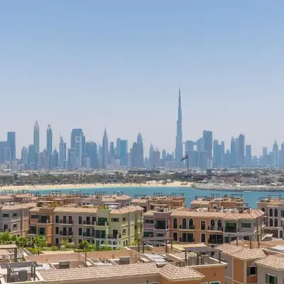 WOW Port de la Mer Skyline Blick Dubai