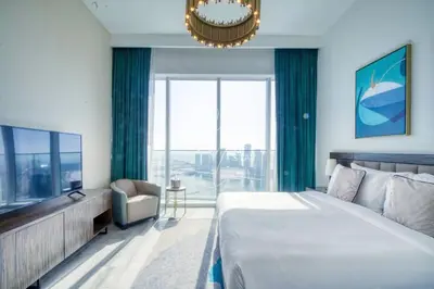 a hotel room with a bed and a window at Luxurious 1BR in Palm View with Palm Jumeirah Views in Dubai