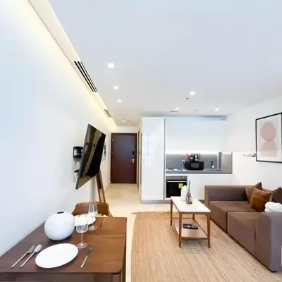 Luxury at Sterling East Studio with Park Views