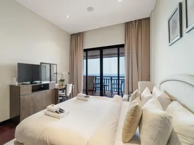 Gallery image of Seaside Elegance 1BDR Stay in Royal Amwaj in Dubai