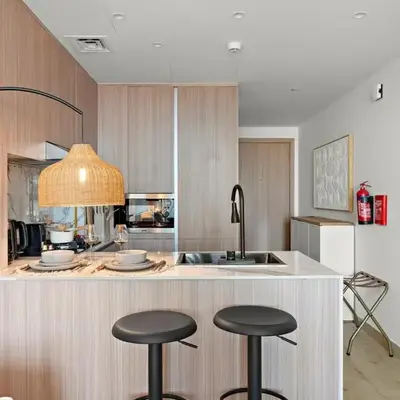 FIRST CLASS Studio Contemporary Living in JVT