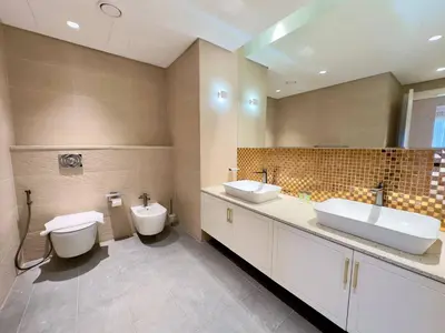 a bathroom with two sinks and two toilets at Luxury Spacious 2BR in Palm Jumeirah in Dubai