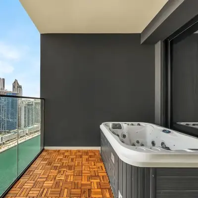 Modern Studio Private Jacuzzi Canal View