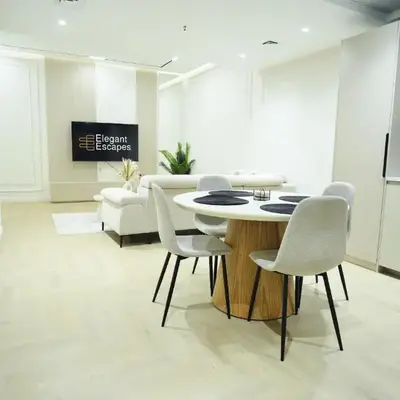 Stylish 1B in Heart of Marina Near Attractions