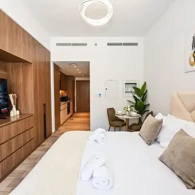 Golden Stays - Brand New JVC Studio I Modern & Fully Furnished