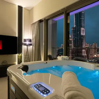 SkyHigh Luxury 2BR Burj View Private Hot Tub Walk to DubaiMall