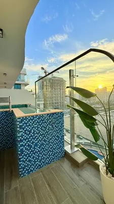 a balcony with a view of a city at Appartement de Luxe 1 Chambre avec Piscine Privée sur Balcon in Dubai