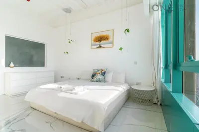 a white bedroom with a large bed in a room at Luxe 3-Bedroom Sky Retreat in Dubai Marina in Dubai