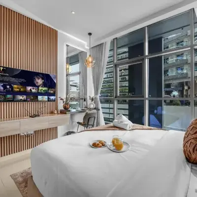 Serene Palm Studio - Rooftop Infinity Pool & Private Beach Access