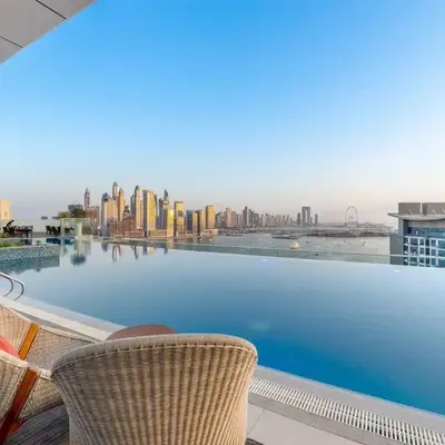 Stunning Palm Studio - Rooftop Infinity Pool & Private Beach Access - MaxStays