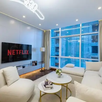 Modern 1BR with High Floor Near Mall & Tram