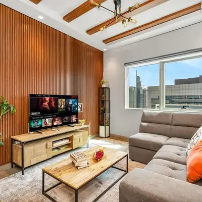 Luxury 1 Bedroom Marina Views Walk to Metro and Beach
