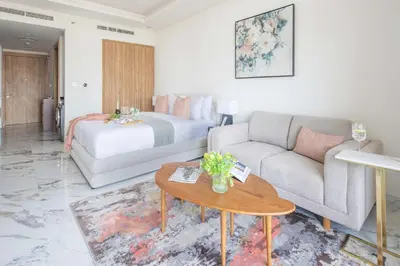a living room with a couch and a bed at Frank Porter - Taraf 2 Residence in Dubai