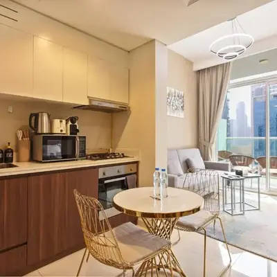 Comfy 1BR with Large Balcony - 15-min to Mall & Burj