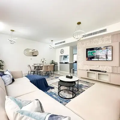 Stylish 3BR Retreat Bright Interiors Townhouse Comfort