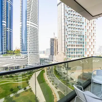 Luxe 1BR Suite Dubai Dream Stay with Pool and Gym