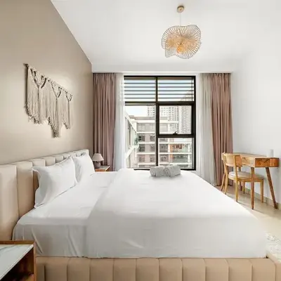 FIRST CLASS 2BR Timeless Vibes & Pool View