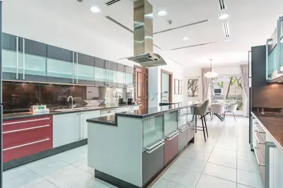 Gallery image of Luxurious Villa with Private Pool, Game Lounge and Minutes from Dubai Marina and JBR Beach, Emirates Hills by Deluxe Holiday Homes in Dubai