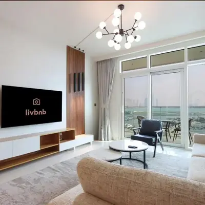 Elegant 2BR with Dubai Marina Skyline & Sunset Views