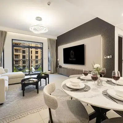Elegant Stay with Pool & Gym Near Iconic Landmarks