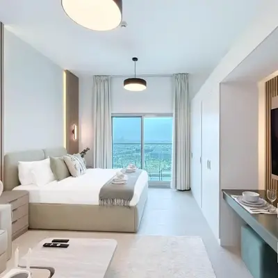 High-End Studio l Pool & Gym Included