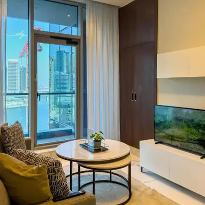 Elegant 1BR with Canal Views in Business Bay