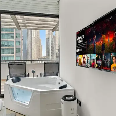 Luxury 5BR Penthouse in Marina l Private Jacuzzi & Sauna