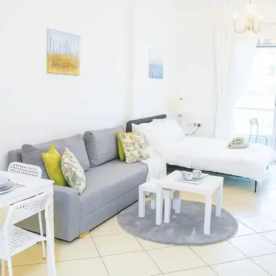 Studio apartment walking distance to metro and beach in Marina