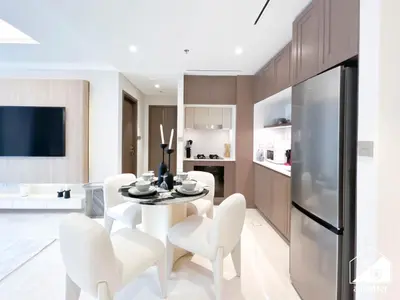 a kitchen and dining room with a white table and chairs at Elegant 1B by the Beach & iconic Views in Dubai