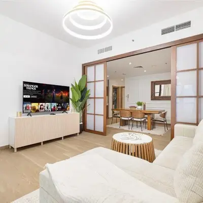 Luxury 2BR w Floating Bed in Dubai Marina Sulafa 4404